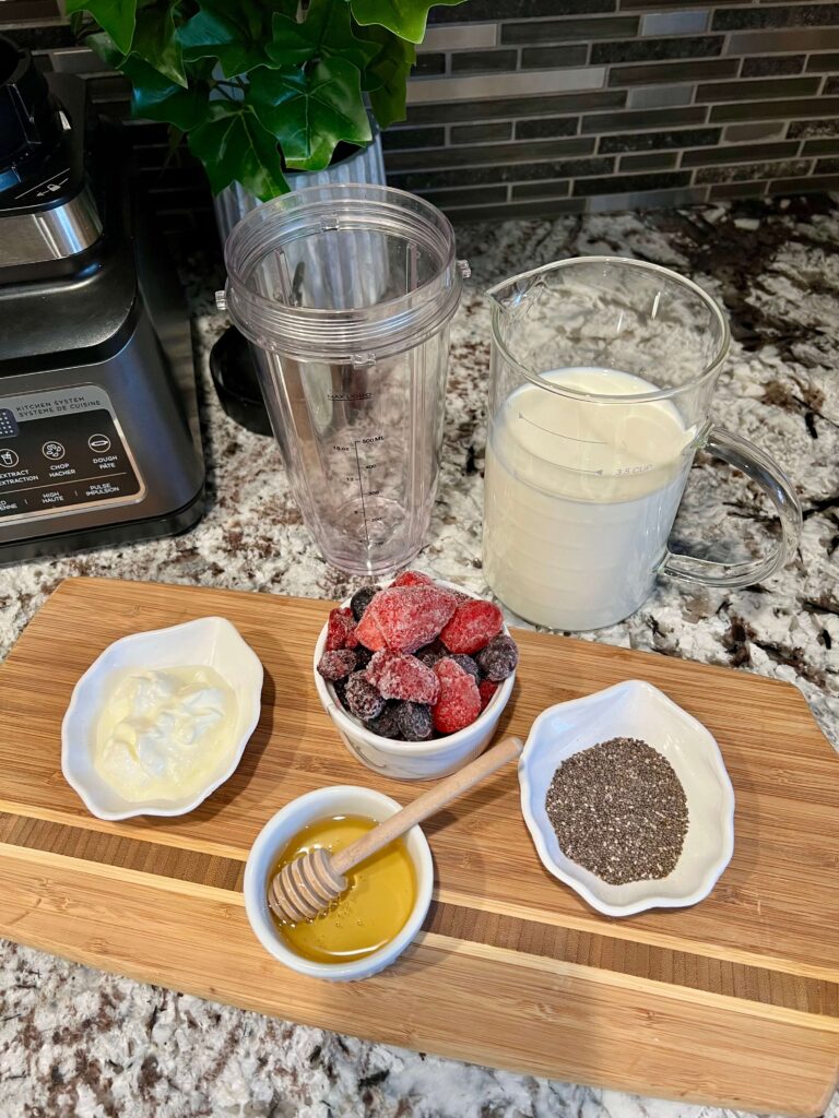 Berry smoothie ingredients 