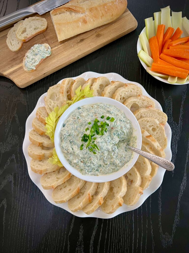 Serving Spinach dip with bread 