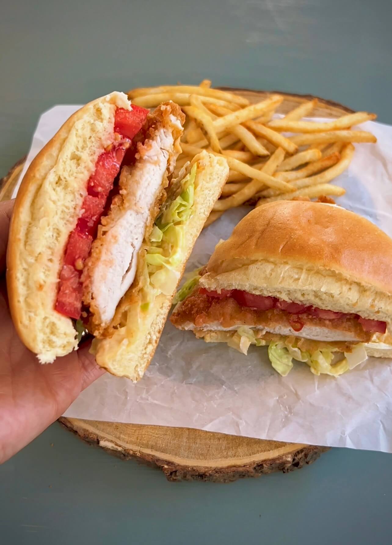 Crispy chicken burger