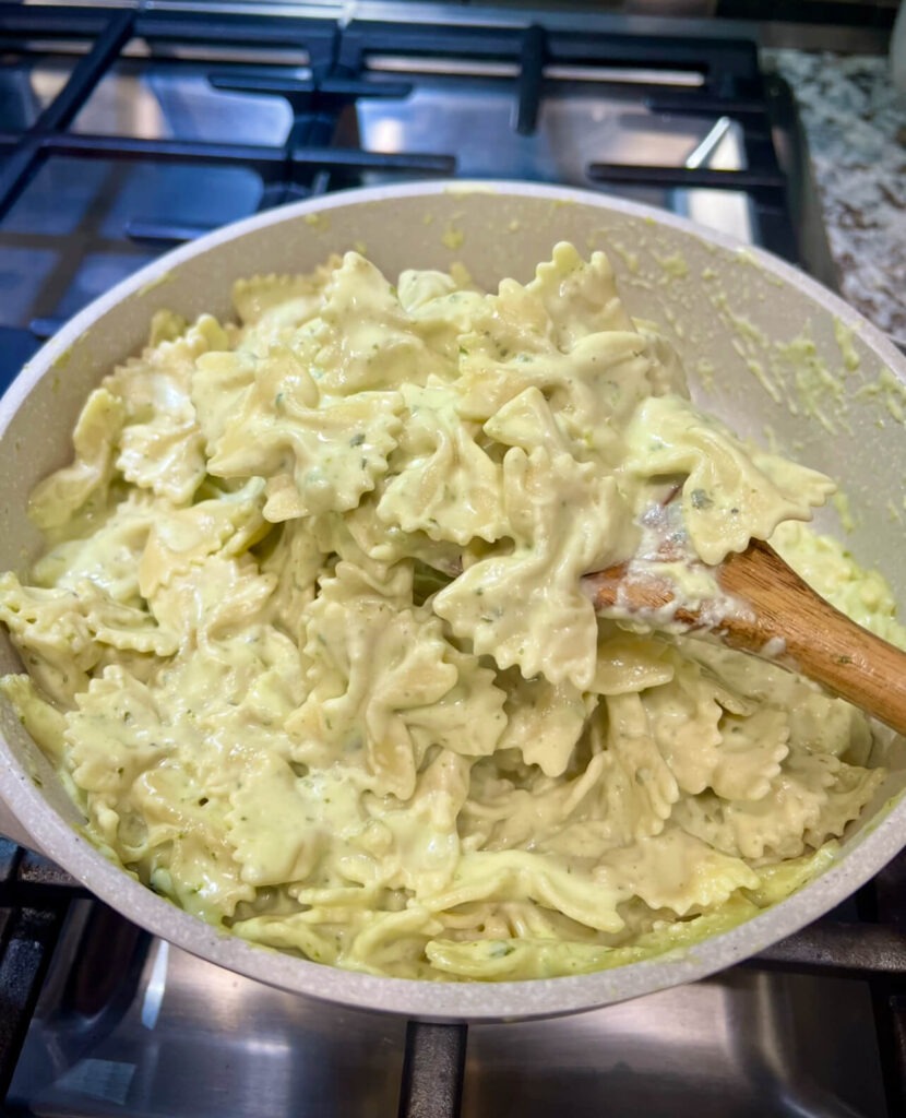 Creamy pesto pasta