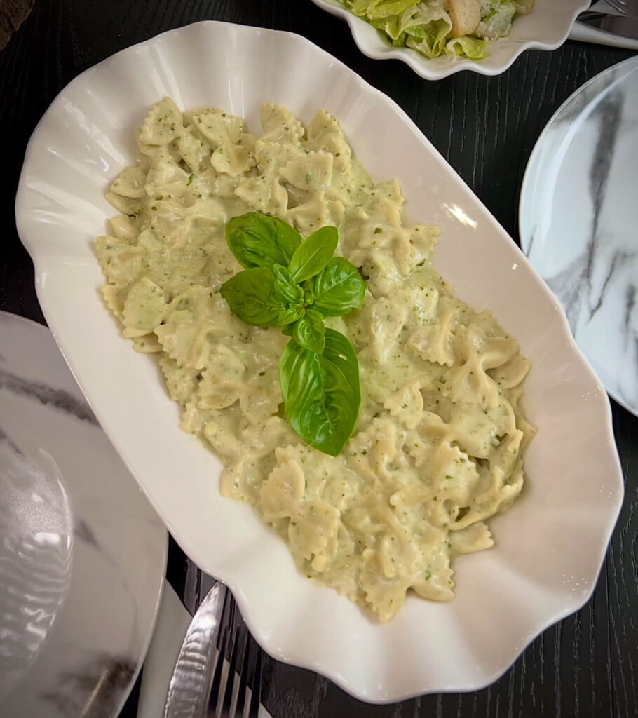 Creamy pesto pasta