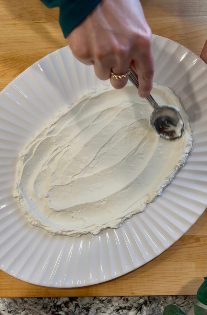 Spreading labneh in a plate 